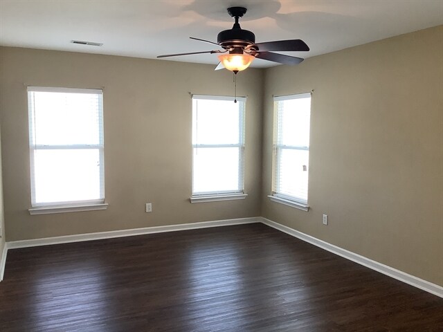 Building Photo - 8811 Shadowglen Dr