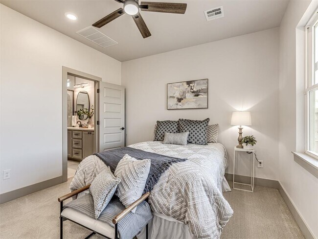 Building Photo - 2633 Crescent Ave