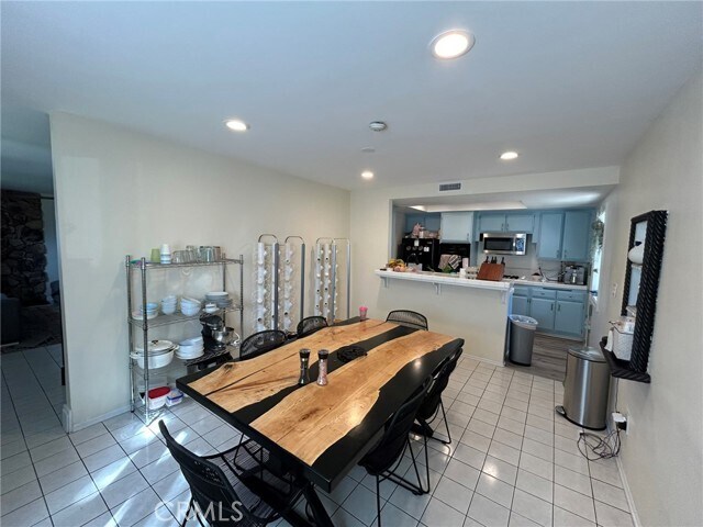 Building Photo - 2305 Rockefeller Ln
