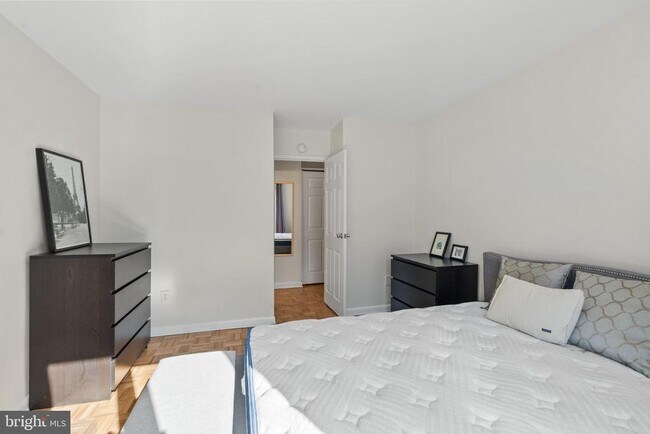 Building Photo - 950 25th St NW