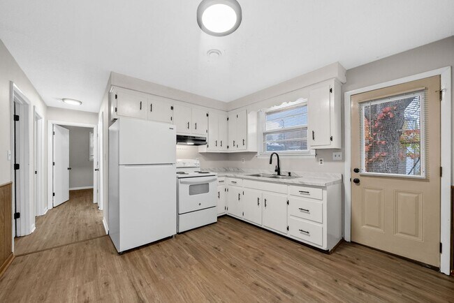 Building Photo - 125 Tandy Dr