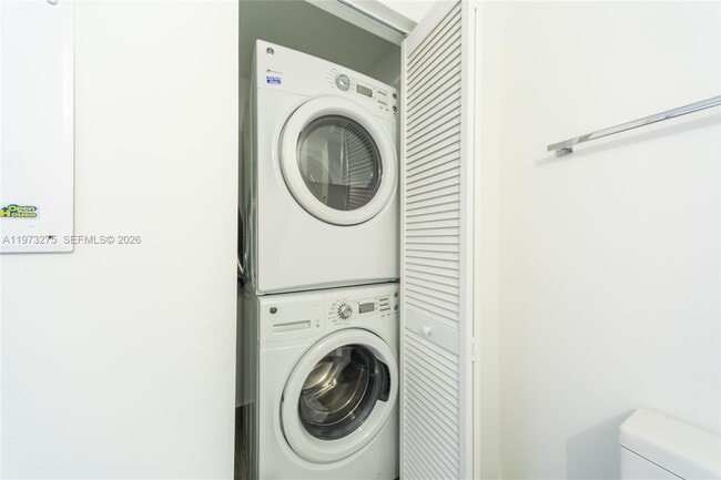 Building Photo - 1010 Brickell Ave