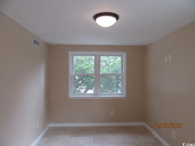Building Photo - 205 5th Ave N