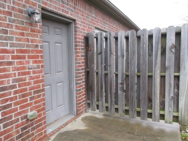 Building Photo - Maumelle Townhome