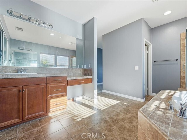 Building Photo - 2947 Gilbert Ave