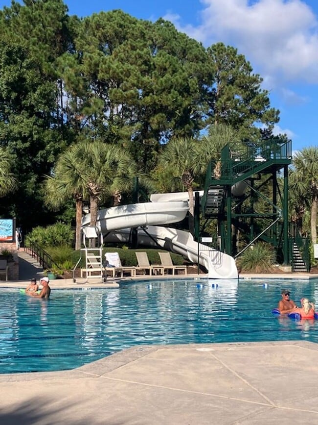 Building Photo - Fully Furnished: Stunning 3 - Bedroom 2.5 ...