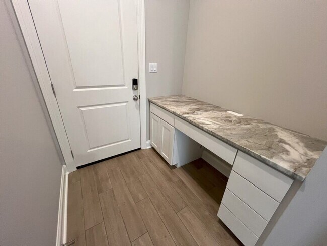Building Photo - Beautiful 4-Bedroom Home in The Magnificen...