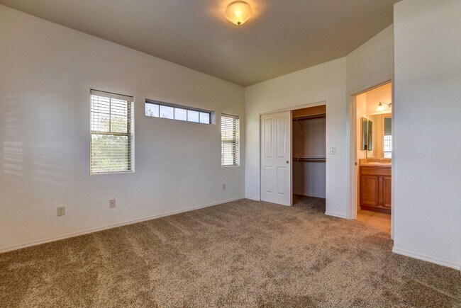 Building Photo - 221 Spring St