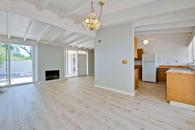 Building Photo - 3049 Harding Ave
