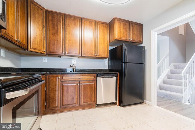 Building Photo - 6028 Forrest Hollow Ln