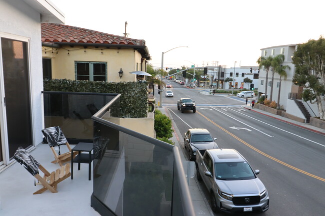 Views of Manhattan Beach Blvd - 520 Manhattan Beach Blvd