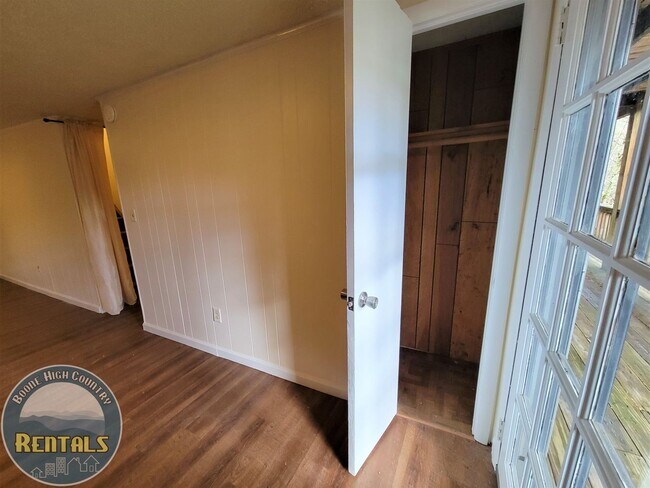 Building Photo - 316 Carl Giles Rd