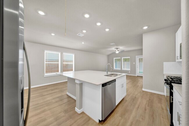 Building Photo - 16675 Sterling Clf St