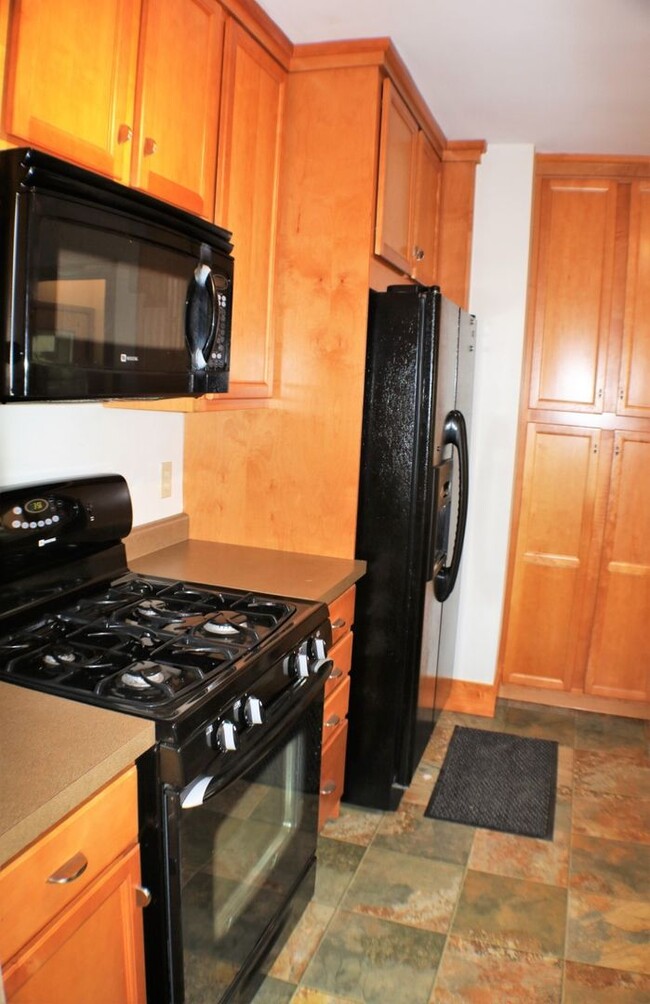 Building Photo - $1,750 | 2 Bedroom, 2 Bathroom House | No ...