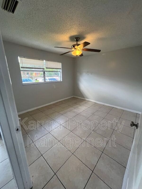 Building Photo - 3206 Louisiana Ave