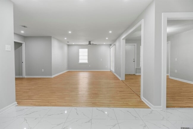 Building Photo - 1455 Marilyn Dr