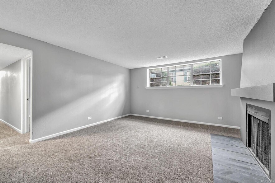 Building Photo - 9330 E Girard Ave
