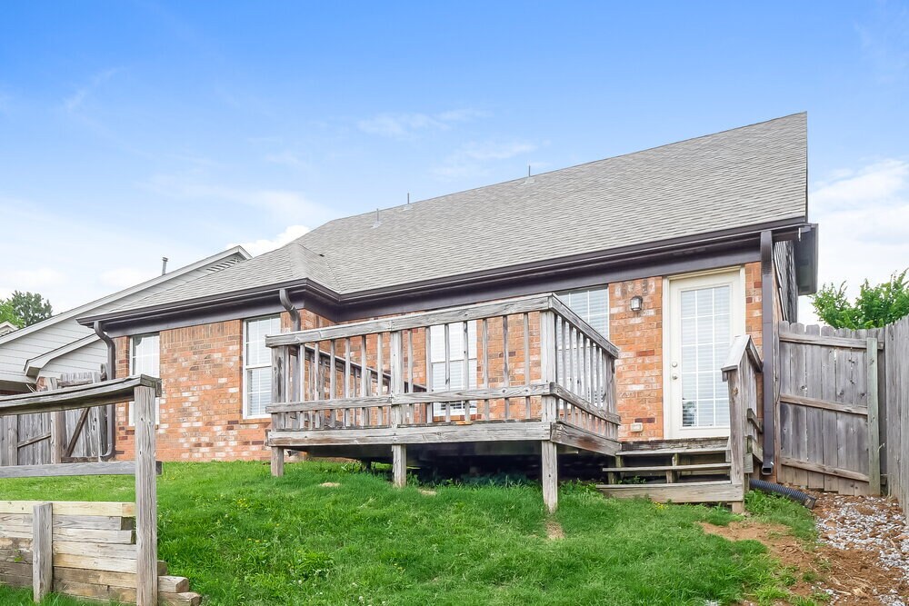 Building Photo - 10115 Cross Valley Dr