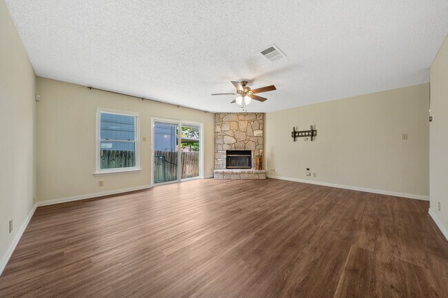 Building Photo - 4527 Stradford Pl