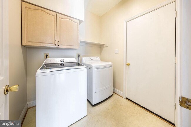 Building Photo - 36767 Pelham Ct