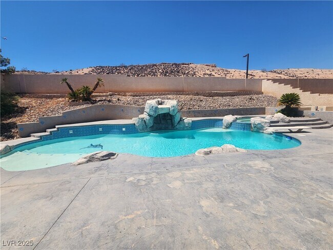 Building Photo - 908 Alta Oaks Dr