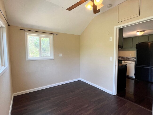 Building Photo - Two Bedroom One Bathroom Home in Lincoln