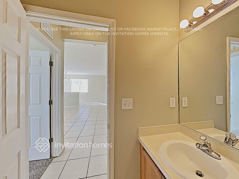 Building Photo - 325 Vine Cliff St