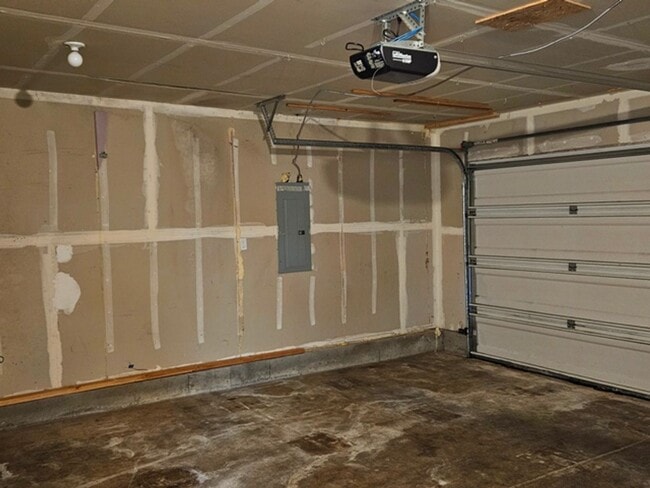 Building Photo - 3Bd/2Ba Single Story Home-Available soon!