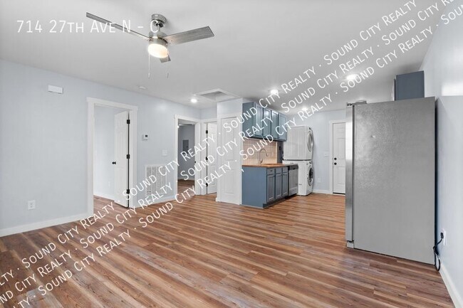Building Photo - 714 27th Ave N