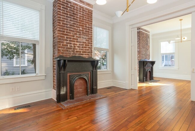 Building Photo - Downtown Close to Forsyth Park