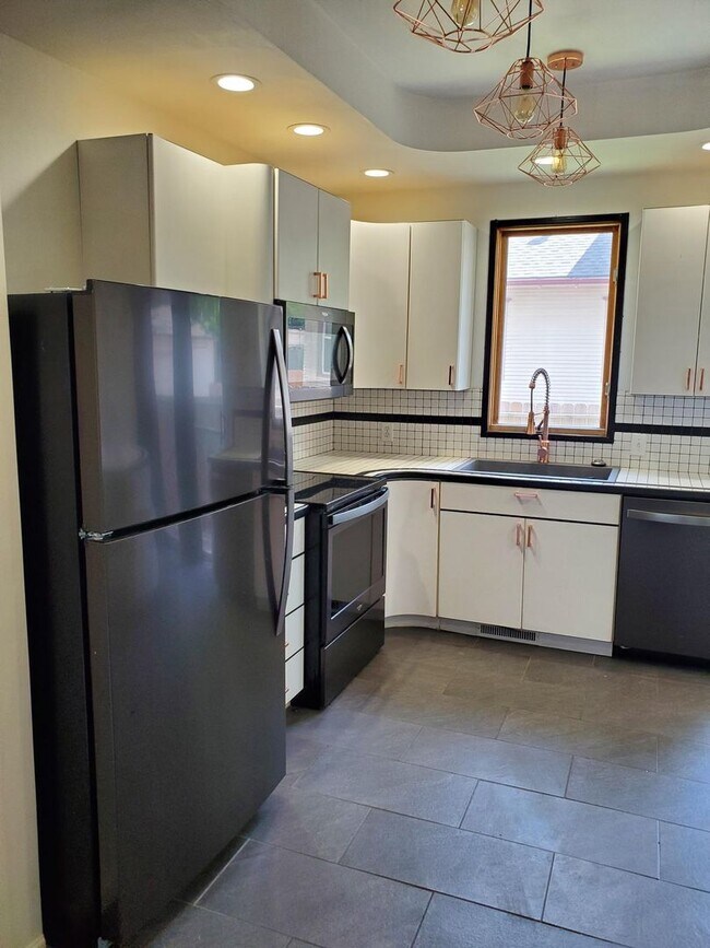 Building Photo - 3209 Chatfield Pl