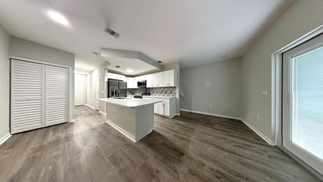 Building Photo - 4330 Tyler Cir N