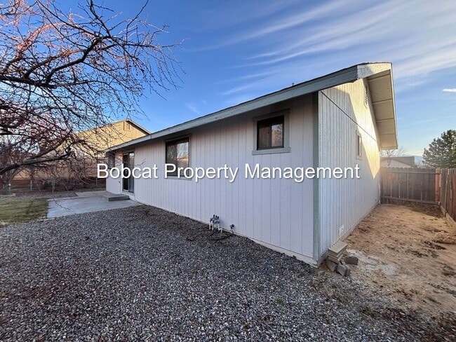 Building Photo - 988 Blue Ridge Dr