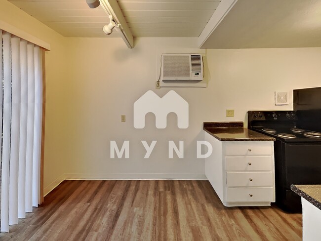 Building Photo - 2418 T St Apt 5