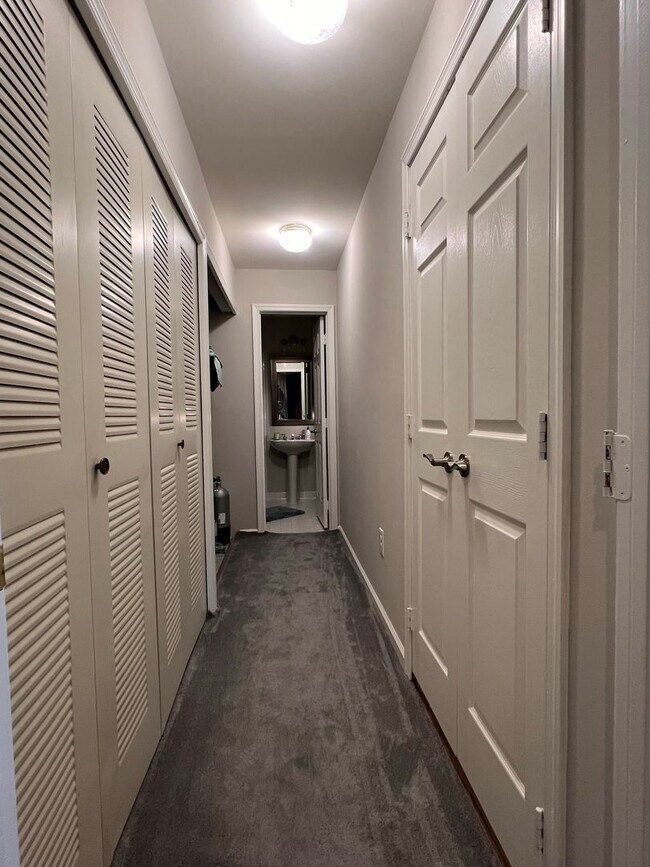 Building Photo - Heart's Desire End Unit Townhome 2700+ SqFt - Lowes Island