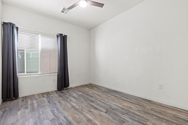 Building Photo - Newly Built 6 Bed / 2.5 Bath Single-Family Home with Upgraded Kitchen and Fully Fenced Yard in So...