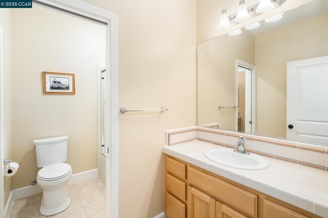 Building Photo - 2240 Britannia Dr
