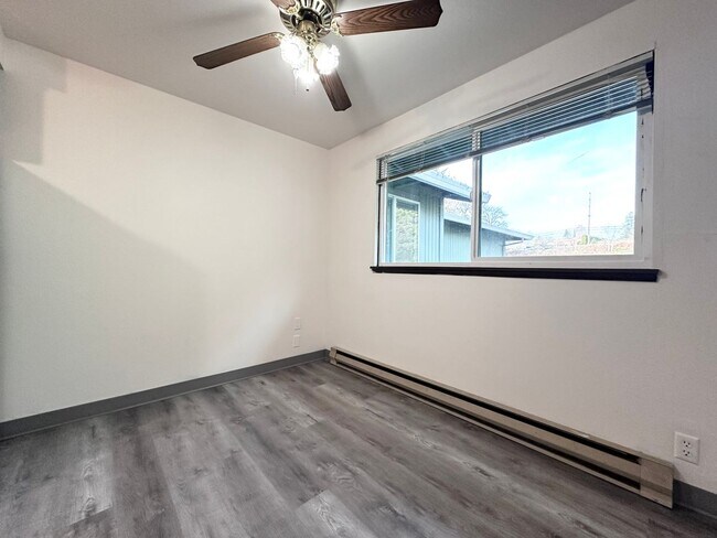 Building Photo - 39910 McCormick Dr