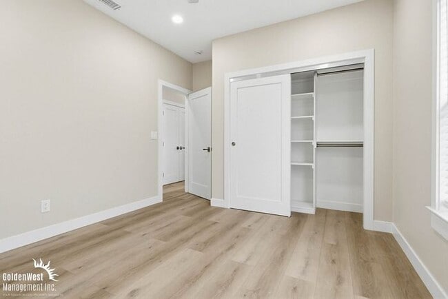 Building Photo - Beautifully Renovated 4Bdm 2Ba Apartment with Modern Finishes in San Diego!
