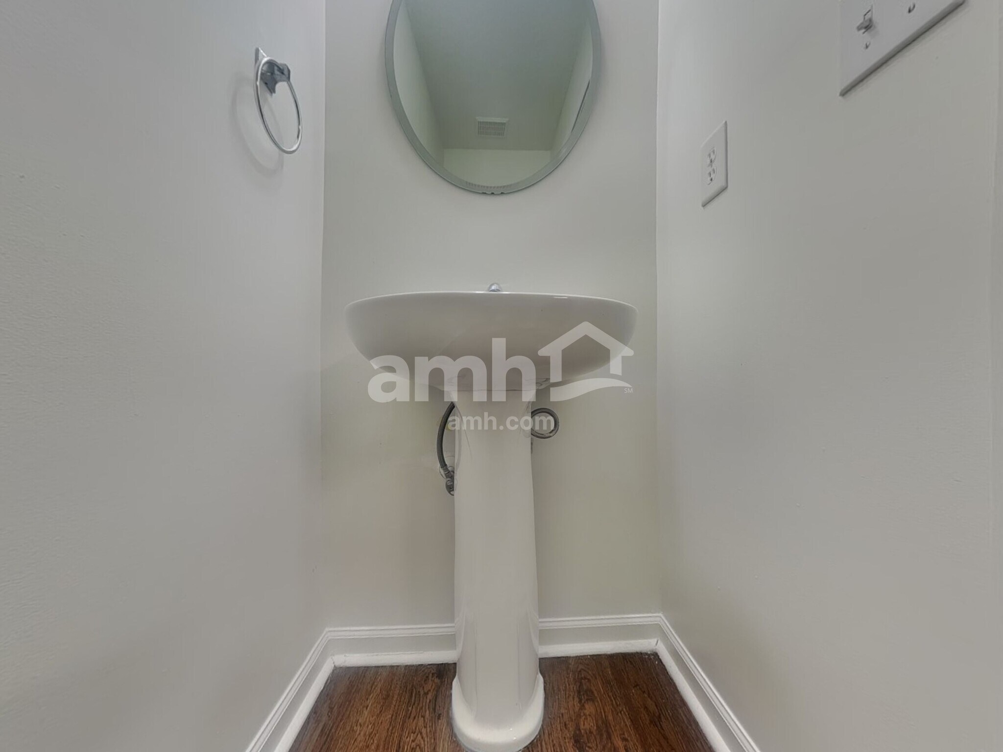 Building Photo - 1065 Meadowbrook Ln SW