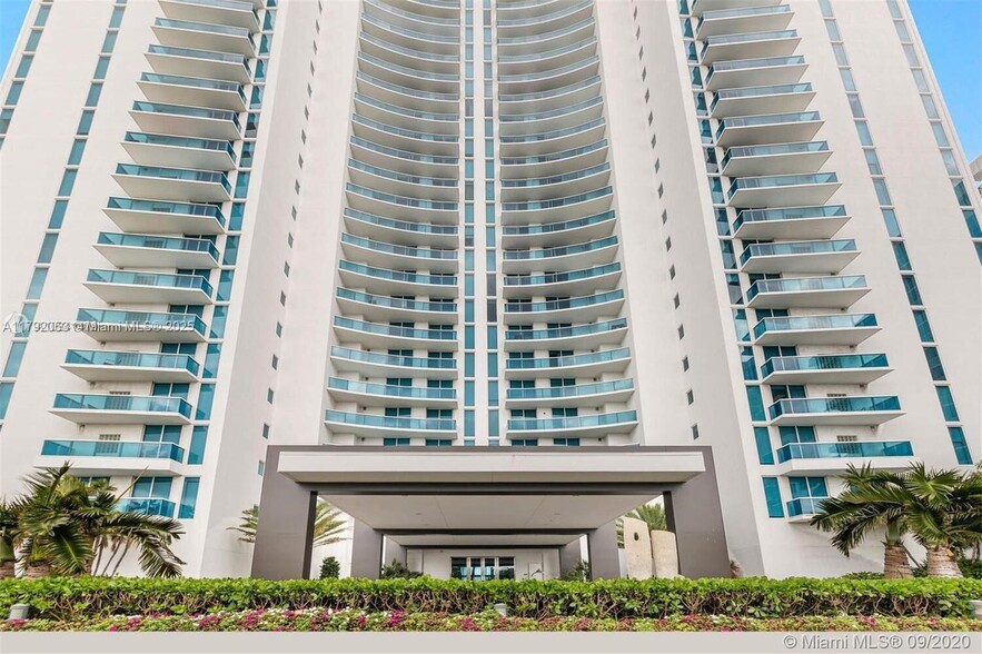 Building Photo - 2711 S Ocean Dr