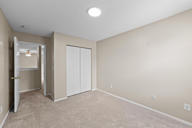Building Photo - 5 Thorton Ct