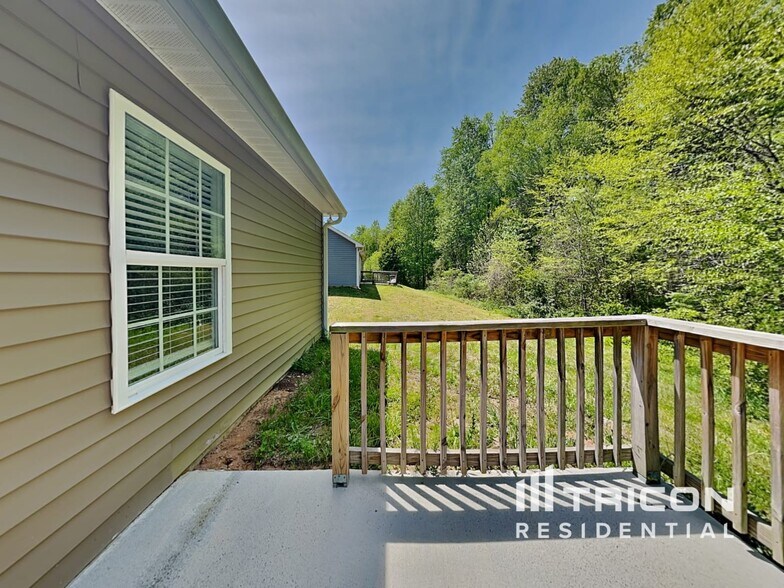 Building Photo - 2015 Jessica Dr