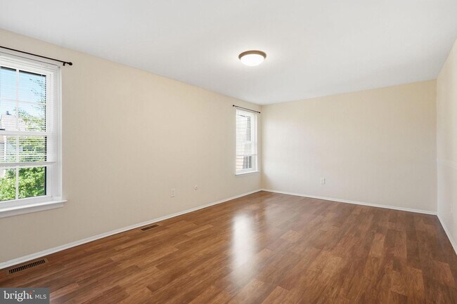 Building Photo - 204 Livingston Ct