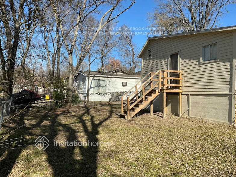 Building Photo - 705 N Alamo Rd