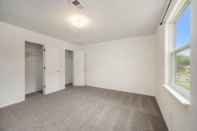 Building Photo - 3800 SW 8th Ter
