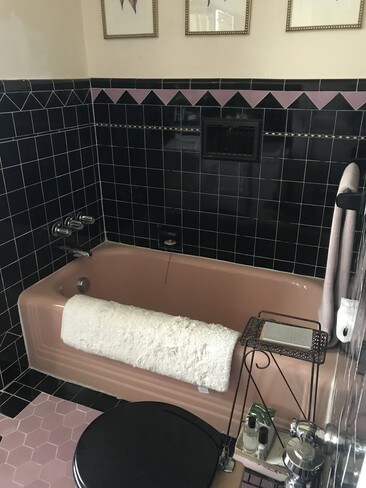 Bathroom - 611 S Burnside Ave