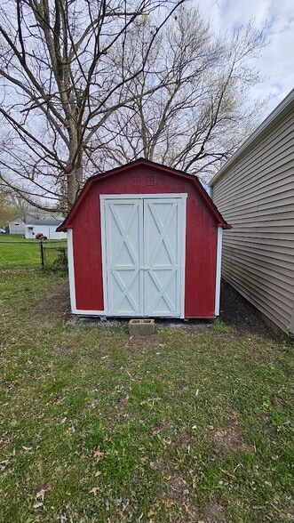 Mini Barn - 5474 Terrace Ave