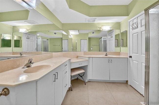 Building Photo - 5938 Crystal Shores Dr
