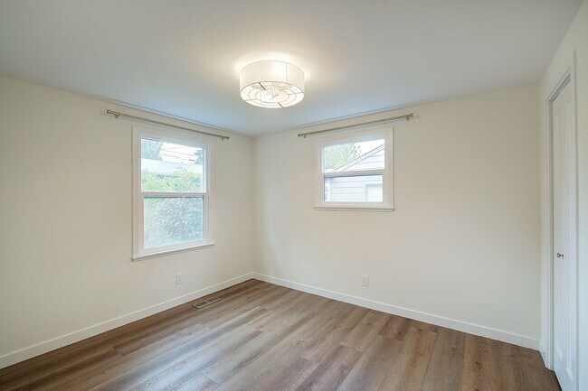 Building Photo - 3bd/1.5ba Seattle House